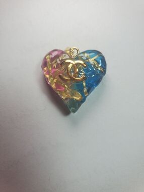 💖HEART SHAPED CHARM OR PENDANT WITH BALE         NEW